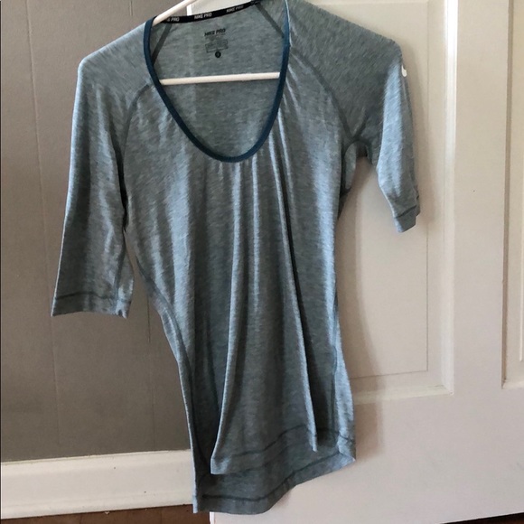 Women’s Nike Shirt - Picture 1 of 3